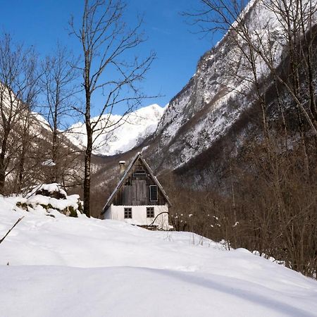 Bezgova Hisica Villa โบเว็ก ภายนอก รูปภาพ
