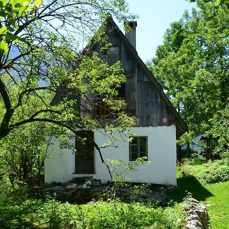 Bezgova Hisica Villa โบเว็ก ภายนอก รูปภาพ