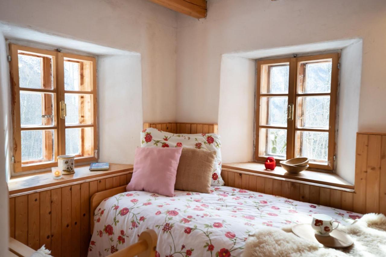 Bezgova Hisica Villa โบเว็ก ภายนอก รูปภาพ