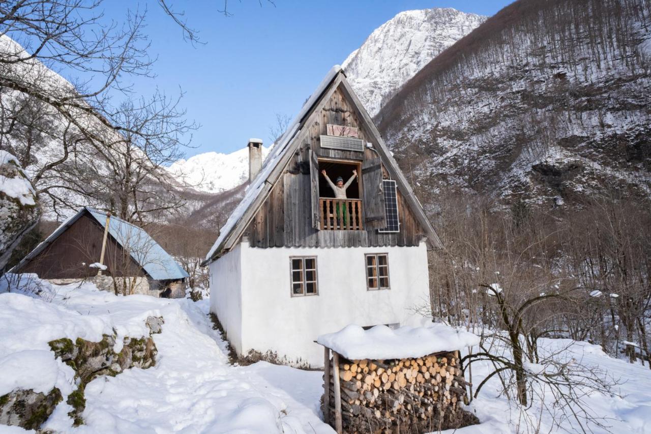Bezgova Hisica Villa โบเว็ก ภายนอก รูปภาพ