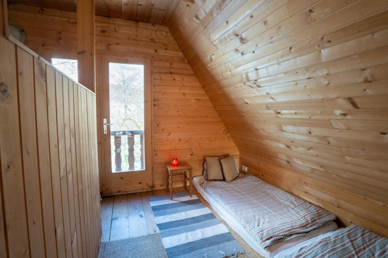 Bezgova Hisica Villa โบเว็ก ภายนอก รูปภาพ
