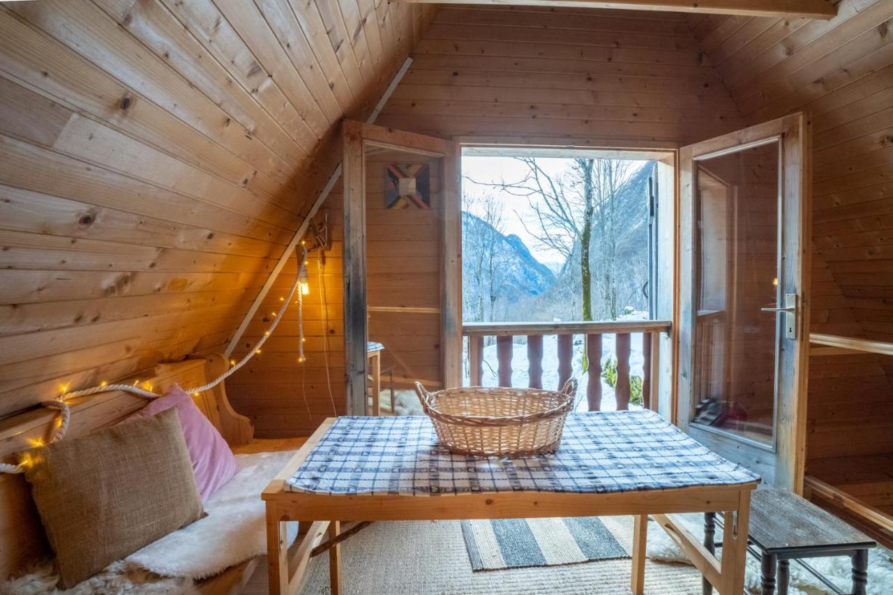 Bezgova Hisica Villa โบเว็ก ภายนอก รูปภาพ