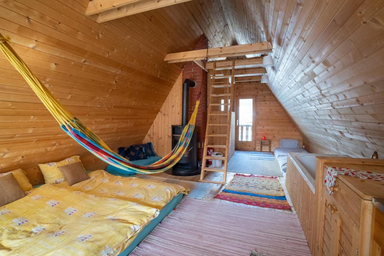 Bezgova Hisica Villa โบเว็ก ภายนอก รูปภาพ